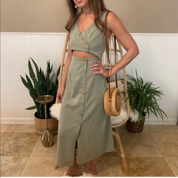 Button-Front Cut-Out Midi Dress - Picture 4 of 7